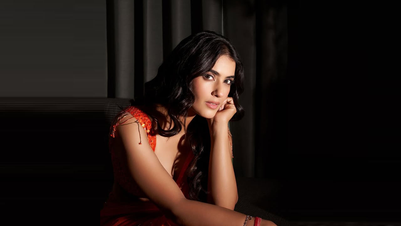 మహారాష్ట్రలోని ముంబైలో ఉన్న పోవైలో బాంబే స్కాటిష్ స్కూల్ లో పాఠశాల విద్యను పూర్తి చేసింది ఈ అందాల తార. ముంబైలోని ఠాకూర్ కాలేజ్ ఆఫ్ సైన్స్ అండ్ కామర్స్‌ నుంచి అండర్ గ్రాడ్యుయేట్ పట్టా పొందింది ఈ అందాల భామ.