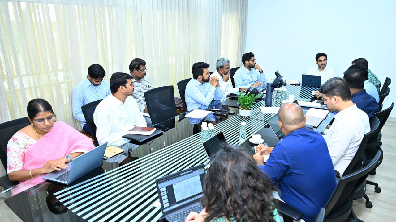Nara Lokesh: ఆ రంగాల్లో నాలుగేళ్లలో 10లక్షల ఉద్యోగాల టార్గెట్.. అధికారులకు మంత్రి లోకేష్ కీలక ఆదేశాలు!