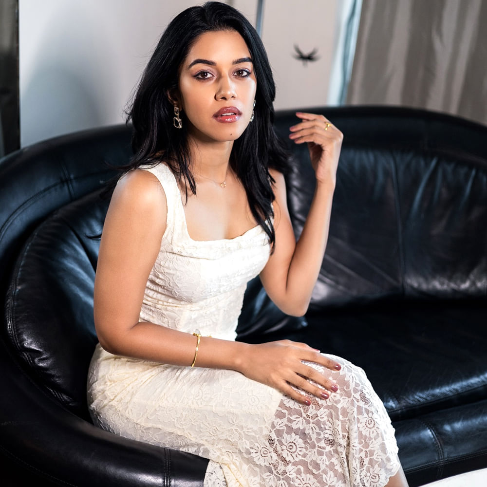 సోషల్ మీడియాలో యాక్టివ్‌గా ఉంటూ తన ఫొటోలు, వీడియోలతో అభిమానులను అలరిస్తుంది.రెగ్యులర్ గా గ్లామర్ ఫొటోలతో అభిమానులను ఆకట్టుకుంటుంది. తాజాగా ఏ చిన్నది షేర్ చేసిన ఫోటోలు ఇప్పుడు సోషల్ మీడియాను షేక్ చేస్తున్నాయ్. 