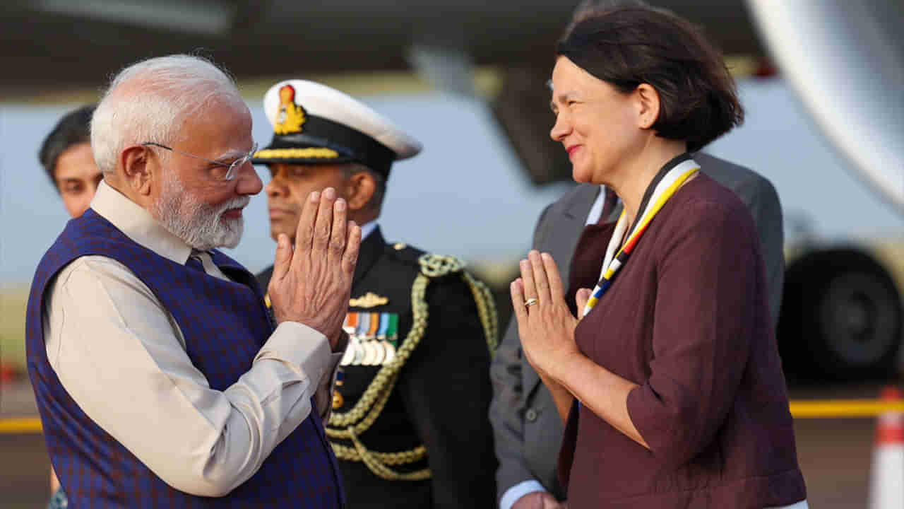 PM Modi London: లండన్‌లో ప్రధాని మోదీకి ఘన స్వాగతం...రెండు రోజుల పాటు యూకేలో పర్యటన