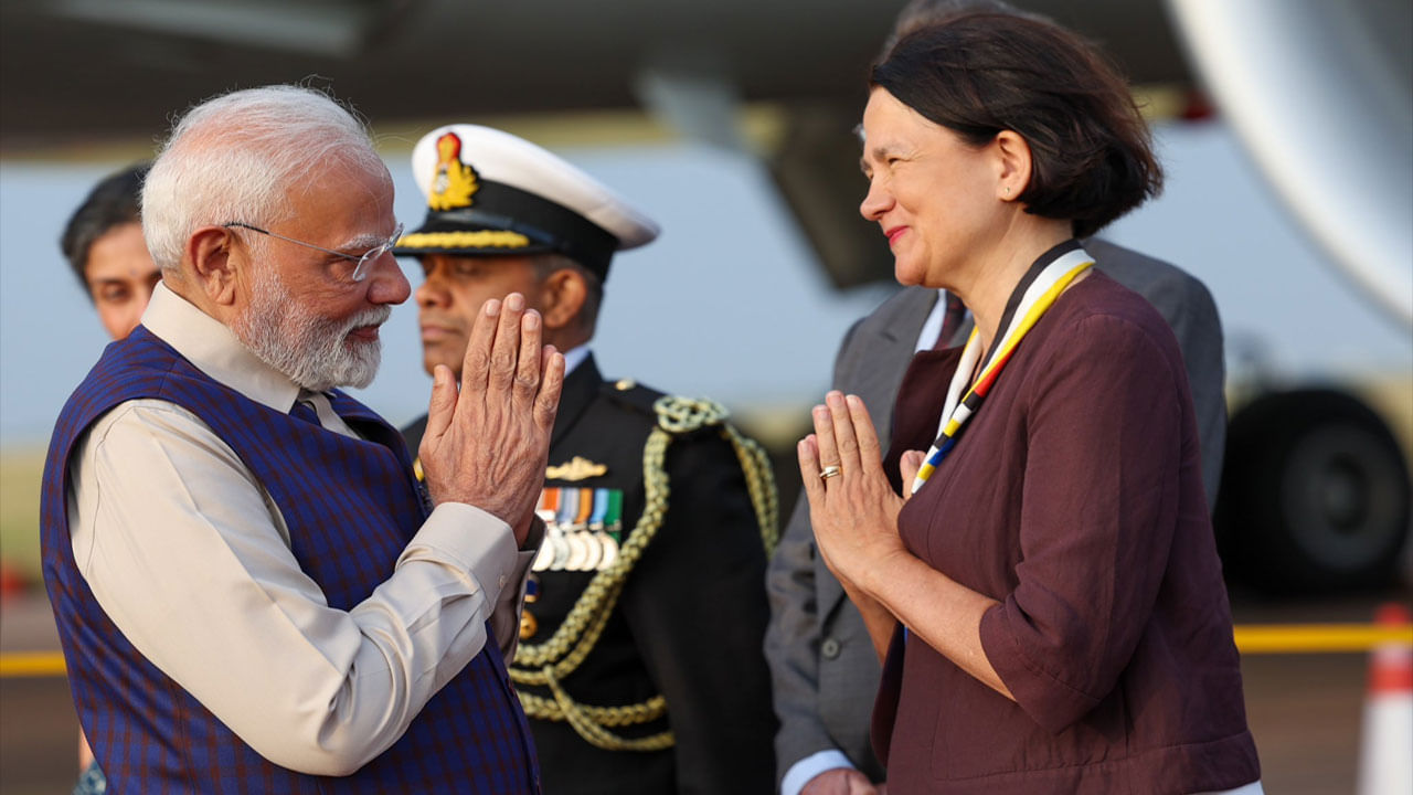 PM Modi London: లండన్‌లో ప్రధాని మోదీకి ఘన స్వాగతం...రెండు రోజుల పాటు యూకేలో పర్యటన