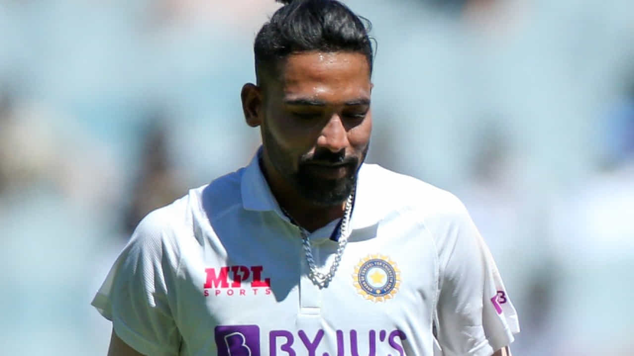ఈ పరిస్థితుల్లో, హైదరాబాద్‌కు చెందిన పేస్ సంచలనం మహమ్మద్ సిరాజ్, భారత పేస్ దళానికి నాయకత్వం వహించాల్సి ఉంటుంది. ఈ సిరీస్‌లో ఇప్పటికే సిరాజ్ తన అద్భుతమైన బౌలింగ్‌తో ఆకట్టుకున్నాడు. రెండవ టెస్టులో ఆరు వికెట్ల ప్రదర్శనతో జట్టుకు కీలకమైన ఆధిక్యాన్ని అందించాడు. అతని నిలకడైన ప్రదర్శన, అద్భుతమైన స్వింగ్,  వికెట్లు తీసే సామర్థ్యం జట్టుకు ఎంతగానో ఉపయోగపడింది.
