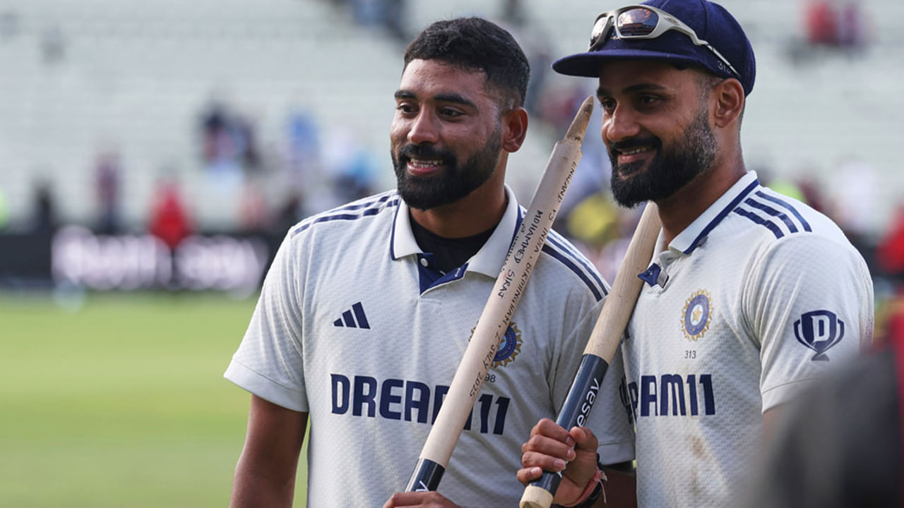 3. కేప్ టౌన్‌లో సిరాజ్ ఫైర్: గత సంవత్సరం కేప్ టౌన్‌లో జరిగిన మ్యాచ్‌లో టీమిండియా దక్షిణాఫ్రికాను 7 వికెట్ల తేడాతో ఓడించింది. ఈ విజయానికి హీరో మొహమ్మద్ సిరాజ్. మొత్తం 7 వికెట్లు పడగొట్టాడు. కేప్ టౌన్ లోని ఫాస్ట్ పిచ్ పై సిరాజ్ కేవలం 15 పరుగులకు 6 వికెట్లు పడగొట్టగా, దక్షిణాఫ్రికా జట్టు కేవలం 55 పరుగులకే కుప్పకూలింది.