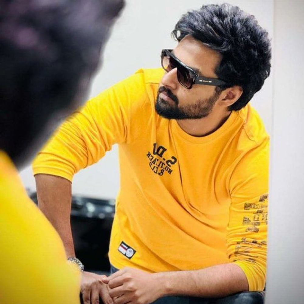 కేవలం తెలుగులో మాత్రమే కాదు.. మలయాళంలోనూ వారసుల హవా కనిపిస్తుంది. మోహన్లాల్ కుమార్తె విస్మయ మోహన్లాల్ త్వరలో నటిగా పరిచయం కాబోతున్నారు.