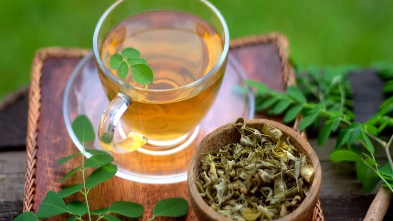 మునగాకులో పోషకాలు సమృద్ధిగా ఉంటాయి.మునగాకులో అవసరమైన విటమిన్లు (ఎ, సి, ఇ), ఖనిజాలు (కాల్షియం, పొటాషియం, ఇనుము)  యాంటీఆక్సిడెంట్లు పుష్కలంగా ఉన్నాయి. దీనిలోని యాంటీ ఇన్ఫ్లమేటరీ గుణాలు నొప్పులను తగ్గిస్తాయి. ఇది ఎముక సాంద్రత, బోలు ఎముకల వ్యాధి నివారణకు ముఖ్యమైన పోషకాలను అందిస్తుంది.