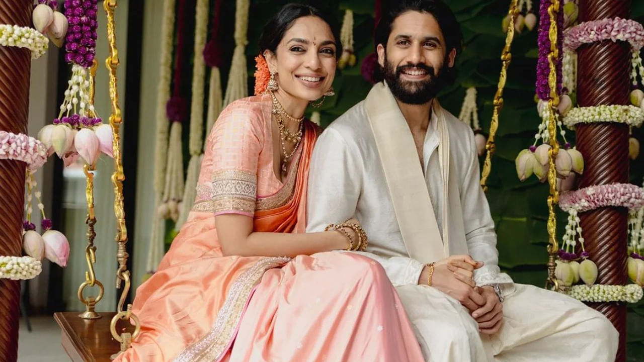 తన భార్య శోభితను ముద్దుగా బుజ్జితల్లి అని పిలుస్తానని అన్నారు. షూటింగ్స్ తో బిజీగా ఉండడం వల్ల శోభితతో ఎక్కువ సమయం గడపలేకపోతున్నాని.. ఇద్దరి మధ్య గ్యాప్ రాకూడదని కొన్ని రూల్స్ ఫాలో అవుతామని అన్నారు. ఇంట్లో ఉన్నప్పుడు తప్పకుండా కలిసే భోజనం చేస్తామని అన్నారు.