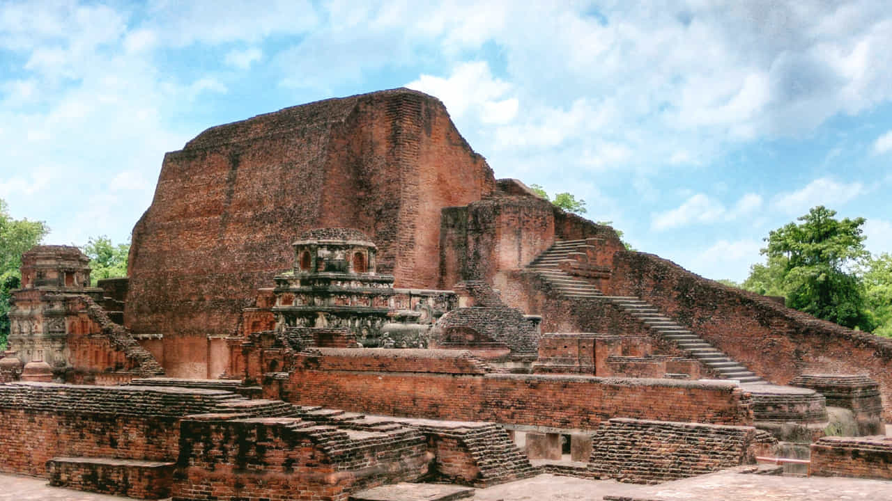 భారతదేశం, 3300 BC: ప్రారంభంలో చెప్పినట్లుగా, సింధు లోయ నాగరికత అత్యంత పురాతన నాగరికతలలో ఒకటి. ఈ నాగరికత 3300-1300 BC కాలంలో ఉద్భవించింది, దీని పగ్గాలు ఇప్పటికీ మొహెంజో-దారో మరియు హరప్పాలో ఉన్నాయి.