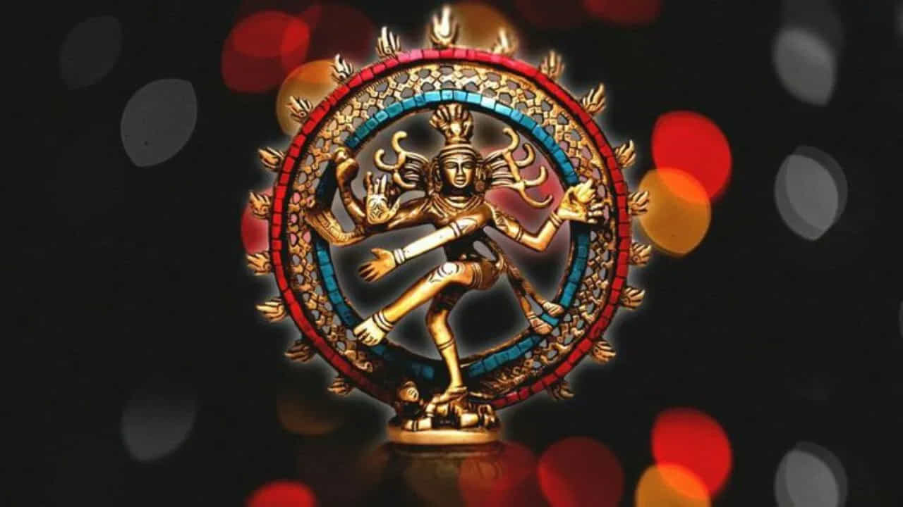 మత విశ్వాసం ప్రకారం నటరాజు శివుని రుద్ర రూపం అంటే విధ్వంసక రూపం. అలాగే.. నటరాజ విగ్రహాన్ని కోపానికి చిహ్నంగా కూడా భావిస్తారు.  అందువల్ల ఇంట్లో నటరాజ విగ్రహాన్ని ఉంచడం నిషేధించబడింది. ఈ కారణంగా.. నటరాజ విగ్రహాన్ని ఇంట్లో ఎప్పుడూ ఉంచకూడదు.
