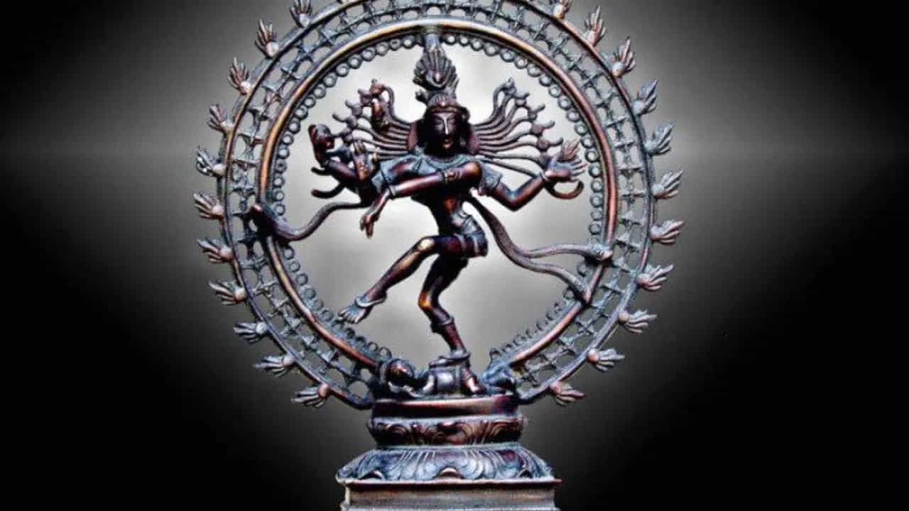 వాస్తు శాస్త్రం ప్రకారం నటరాజు విగ్రహాన్ని ఇంట్లో ఉంచుకోవడం వల్ల కుటుంబ వాతావరణం చెడిపోతుంది. ఇంట్లో ప్రతిరోజూ గొడవలు జరగవచ్చు. కనుక వాస్తు శాస్త్రం ప్రకారం నటరాజు విగ్రహాన్ని ఇంట్లో ఉంచకూడదు. అయితే ఇష్టం అని నటరాజ విగ్రహాన్ని ఇంట్లో పెట్టుకుంటే దుష్ఫలితాలను ఎదుర్కోవలసి ఉంటుంది.
