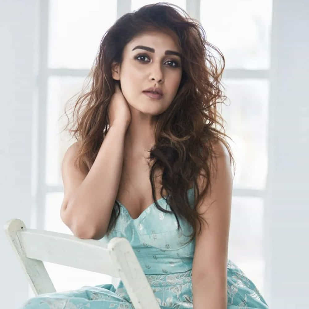 ఈ యాడ్ చేయడానికి దాదాపు 2 రోజులు పట్టిందట. 2018 సంవత్సరంలో ఫోర్బ్స్ ఇండియా 'సెలబ్రిటీ 100' జాబితాలో చోటు దక్కించుకున్న ఏకైక దక్షిణాది నటి నయనతార. కెరీర్ తొలినాళ్లల్లో ఎన్నో కష్టాలు ఎదుర్కొంది. ఇంగ్లీష్ లో ఏంఏ చేసిన నయన్.. CA కావాలనుకుందట.