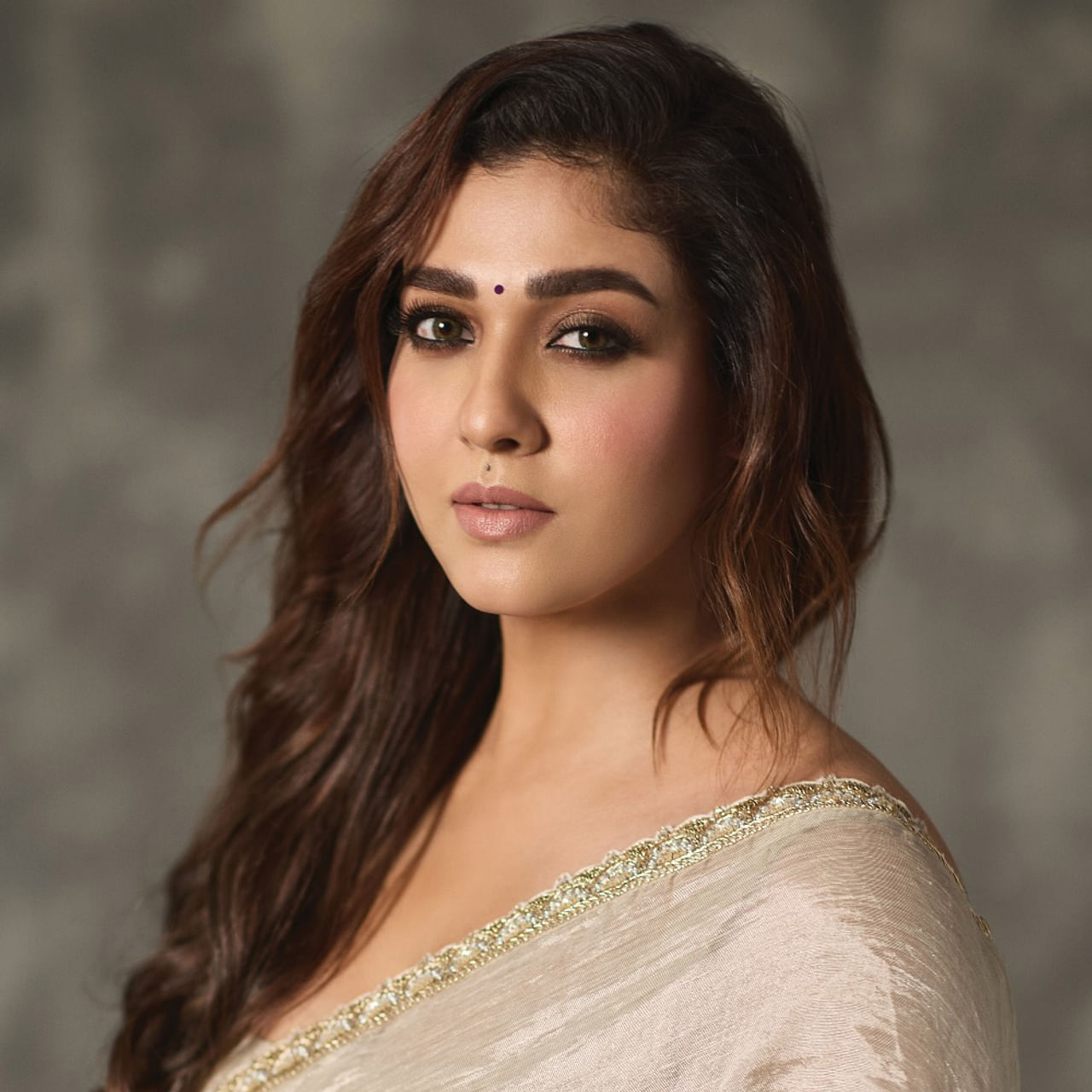 మూవీ లవర్స్ మాత్రమే కాదు.. మూవీ ఇండస్ట్రీ కూడా కొత్తదనాన్నే కోరుకుంటుందని స్టేట్‌మెంట్‌ ఇచ్చేశారు నయనతార. సినిమా ఇండస్ట్రీలో రిలేషన్‌షిప్స్ కూడా అలాగే ఉంటాయని చెప్పారు. సినిమా సినిమాకూ టీమ్‌ మారుతూ ఉంటుంది. 
