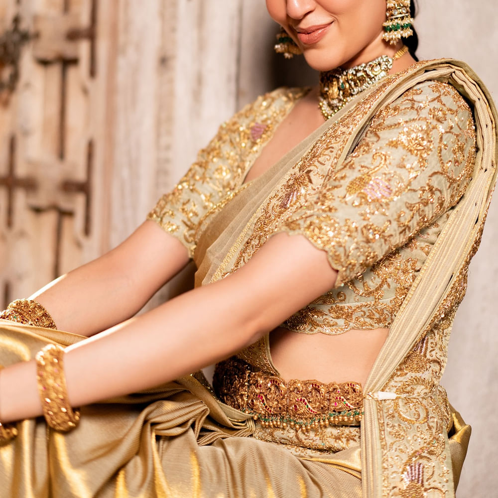 గ్లామర్ ఫోజులతో బాక్సాఫీస్ వద్ద తుఫాన్ సృష్టించిన ఈ అమ్మడు.. అందం, అభినయంతో ప్రేక్షకులను కట్టిపడేసింది. ఒక్క సినిమాతోనే కుర్రాళ్ల ఆరాధ్య దేవతగా మారిపోయింది. సోషల్ మీడియాలో విపరీతమైన ఫాలోయింగ్ సంపాదించుకున్న ఈ తార.. ఇప్పుడు ఇండస్ట్రీలో కనిపించకుండా పోయింది. 