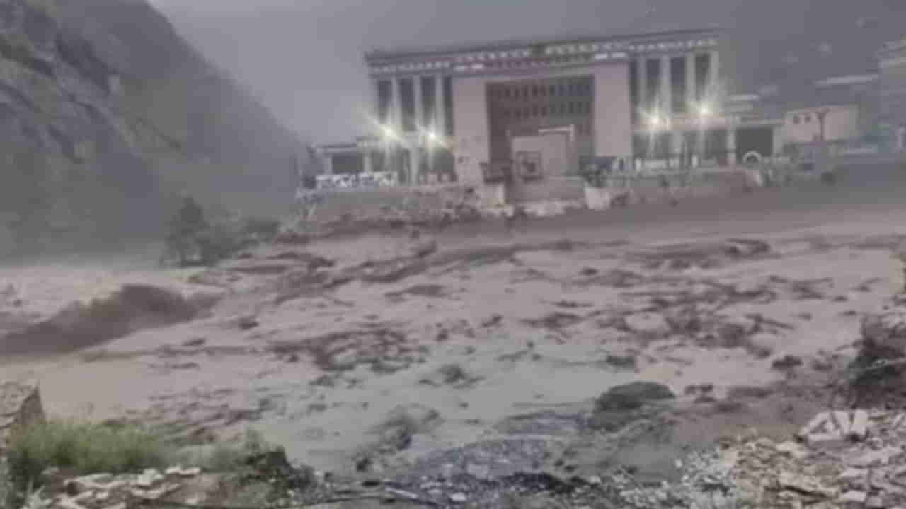 ఆ రెండు దేశాల సరిహద్దులో వరద విధ్వంసం.. కొట్టుకుపోయిన మైత్రి వంతెన.. 18 మంది గల్లంతు..