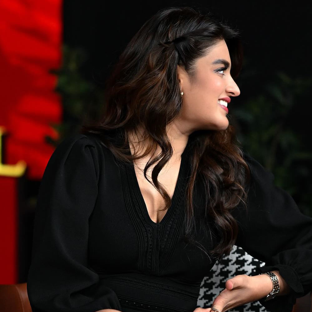 అలాగని తెలుగును పట్టించుకోలేదని కాదు.. ఇక్కడ ఆమె కమిటైన సినిమాలు అలా ఉన్నాయి. ఒకటి పవన్ కళ్యాణ్.. మరోటి ప్రభాస్ సినిమాలు కావడంతో ఆమె చేతుల్లో ఏం లేకుండా పోయింది.