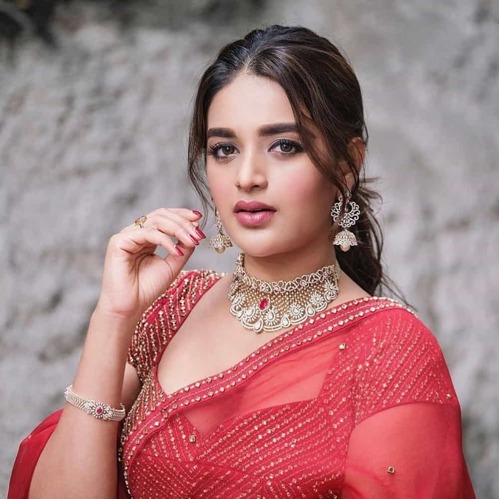 వీరమల్లు సినిమాలో నిధి అగర్వాల్ హీరోయిన్గా నటించారు. చాలా ఏళ్లుగా కెరీర్లో బిగ్ బ్రేక్ కోసం ఎదురుచూస్తున్న నిధి, ఈ సినిమాతో ఆ కోరిక నెరవేరుతుందన్న నమ్మకంతో ఉన్నారు. అందుకే ఎంత లేట్ అయిన ఓపిగ్గా సినిమా కోసం వర్క్ చేశారు. ఇప్పుడు ప్రమోషన్స్లోనూ కీ రోల్ ప్లే చేస్తున్నారు.