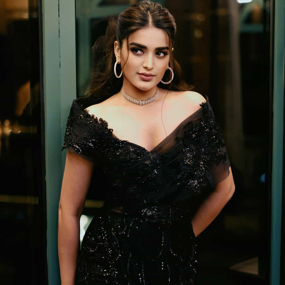 ప్రస్తుతం ఫిల్మ్ వర్గాల్లో వినిపిస్తున్న సమాచారం ప్రకారం.. వెంకీ, త్రివిక్రమ్ కాంబోలో రాబోతున్న సినిమాలో ఇద్దరు హీరోయిన్లు నటిస్తుండగా.. అందులో ఇస్మార్ట్ బ్యూటీ నిధి అగర్వాల్ ను ఎంపిక చేసినట్లు టాక్. త్వరలోనే ఈ సినిమాను మొదలుపెట్టి వచ్చే ఏడాది వేసవిలో రిలీజ్ చేయాలని ప్లాన్ చేస్తున్నారట మేకర్స్. 