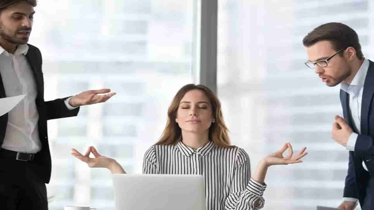Office Etiquette: ఆఫీసులో చిరాకు తెప్పించే 5 అలవాట్లు... సహోద్యోగులను ఎలా అర్థం చేసుకోవాలి?