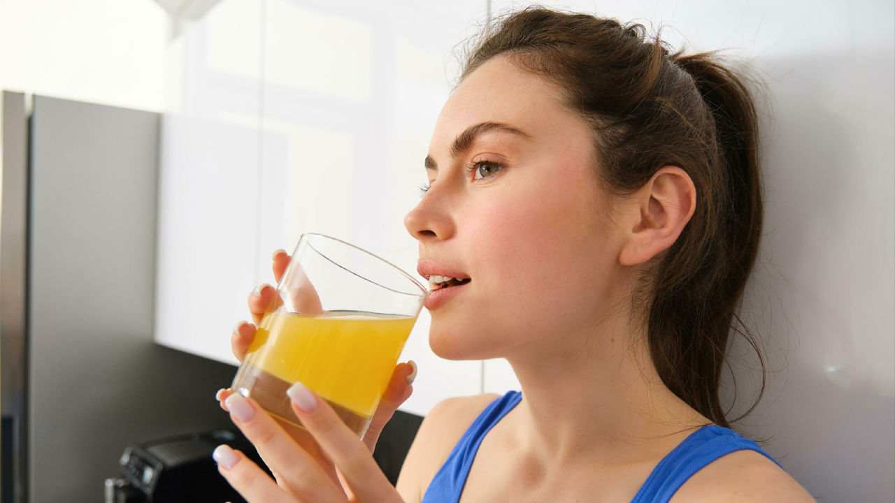 నారింజ రసం: విటమిన్ సి, యాంటీఆక్సిడెంట్లు సమృద్ధిగా ఉన్న నారింజ రసం మంట, ఋతుక్రమ నొప్పిని తగ్గించడంలో సహాయపడుతుంది. యాంటీఆక్సిడెంట్లు శరీరంలోని ఆక్సీకరణ ఒత్తిడిని ఎదుర్కోవడానికి కూడా సహాయపడతాయి.