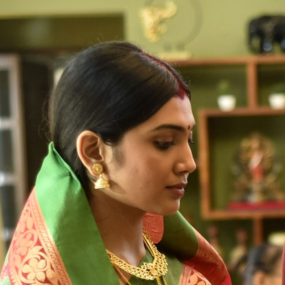 ఇది ఒక బెంగాలీ సిరీస్.. దీని పేరు సంపూర్ణ.. IMDb రేటింగ్ 6.8/10 సొంతం చేసుకుంది ఈ సిరీస్. ఈ సిరీస్ సోహిని సర్కార్, రజనందిని పాల్, లబోని సర్కార్, అనుభవ్ కంజిలాల్, ప్రాంతిక్ బెనర్జీ, రజత్ గంగూలీ ప్రధాన పాత్రలో నటించారు. బెంగాలీ ఓటీటీ ప్లాట్ఫామ్ హోయిచోయ్ లో ఈ సిరీస్ అందుబాటులో ఉంది.