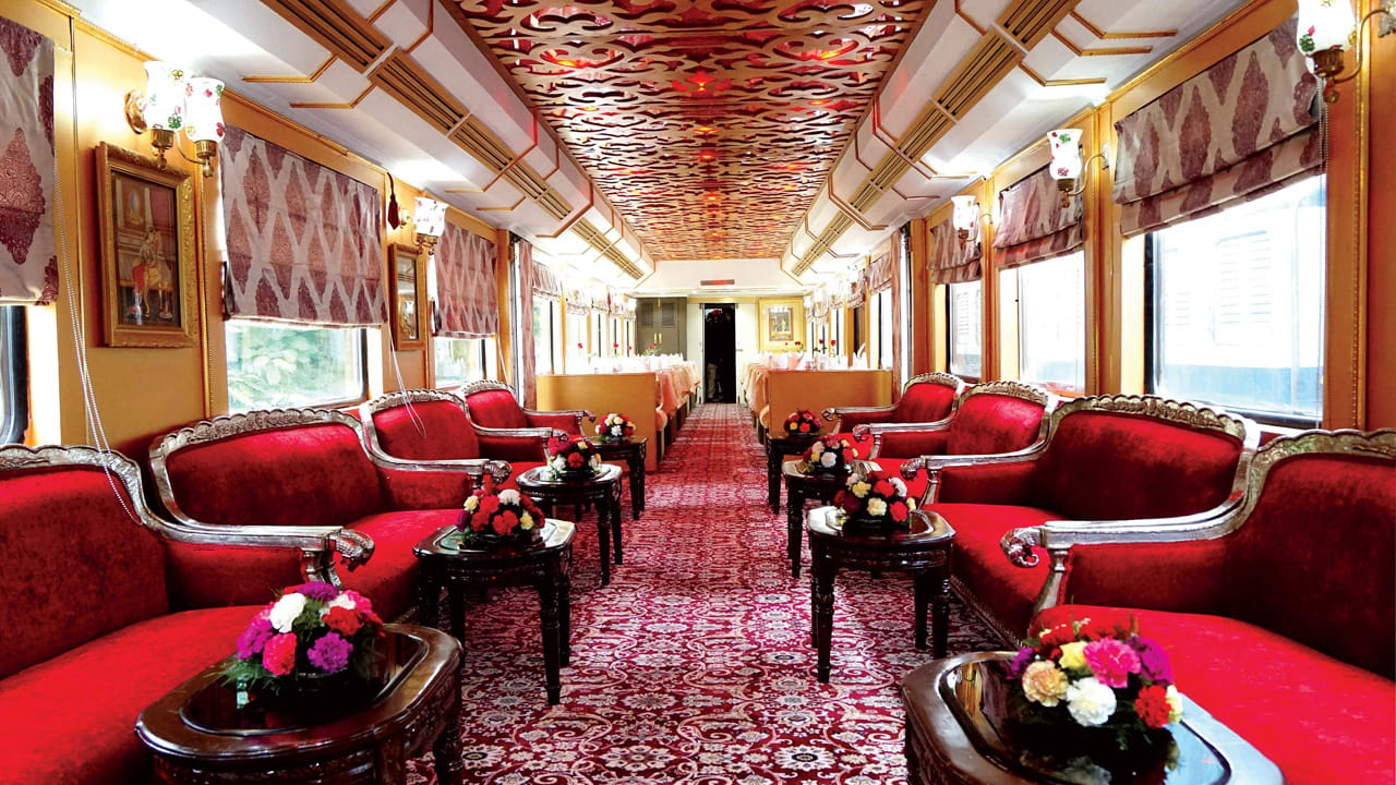 ఈ రైల్లో పర్యటనకి ఒక వ్యక్తికి INR 1 లక్ష నుండి INR 5 లక్షల వరకు ఖర్చుతో 8 - 13 రోజులు పాటు ప్రయాణం చేయవచ్చు. ఈ ట్రైన్ ఢిల్లీ మొదలై  జైపూర్, ఉదయపూర్, స్వై మోద్‌పూర్, చిత్తోర్‌గఢ్, జైసల్మేర్, జోధ్‌పూర్, భరత్‌పూర్, ఆగ్రా మీదుగా తిరిగి ఢిల్లీ చేరుకుంటుంది  