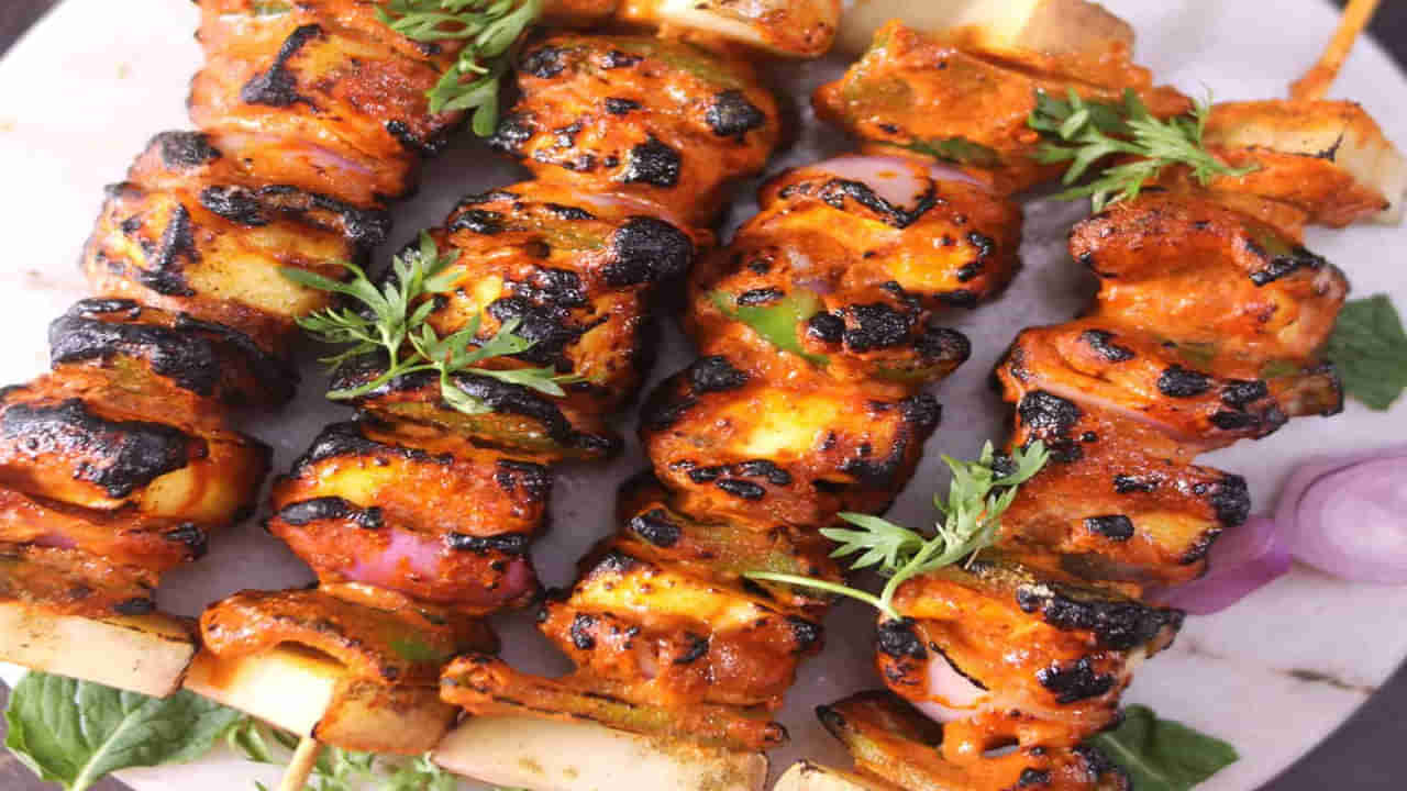Paneer Tikka: రెస్టారెంట్ స్టైల్ స్మోకీ పనీర్ టిక్కా... ఇంట్లోనే ఈ రుచిని ఆస్వాదించండి!
