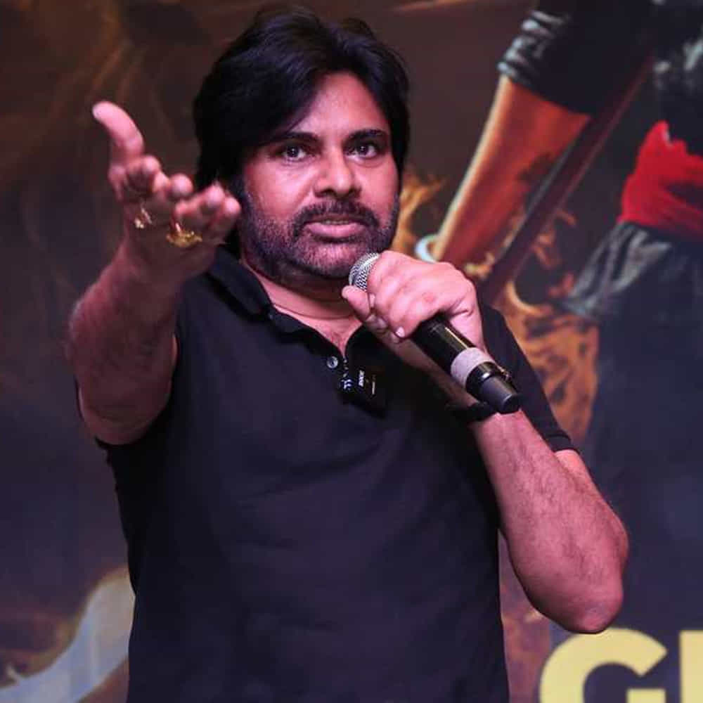 పవర్ స్టార్ పవన్ కళ్యాణ్ మాట్లాడుతూ, "మీడియా మిత్రులతో రాజకీయాల పరంగా చర్చించాను కానీ, ఇలా ఒక సినిమా కోసం పెద్దగా మాట్లాడలేదు. సినిమాకి సంబంధించి మాట్లాడటానికి నేను మొహమాటపడతాను. సినిమాని ఎలా ప్రమోట్ చేసుకోవాలో నాకు తెలియదు. పని చేయడం తెలుసు తప్ప.. ఇంత చేశాను, అంత చేశాను అని చెప్పుకోవడం నాకు ఇబ్బందిగా ఉంటుంది. నేను అనుకోకుండా నటుడిని, సాంకేతిక నిపుణుడిని అయ్యాను. సినిమా గురించి మీడియాతో మాట్లాడకపోవడానికి నాకు పొగరో, అహంకారమో కారణం కాదు. సినిమా గురించి చెప్పుకోవడానికి నాకు ఇబ్బందిగా ఉంటుంది.