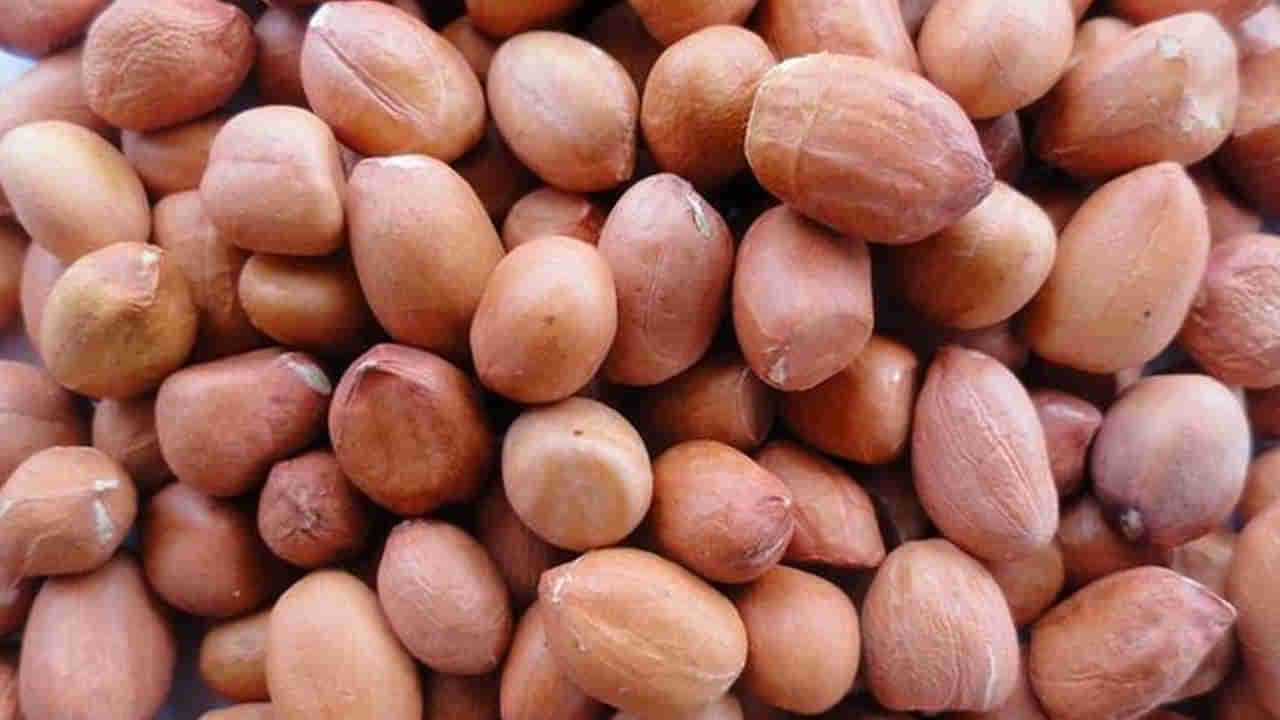 Telangana: వారాంతపు సంతలో నాన్నతో వెళ్లి పల్లీలు కొనుకున్న బాలుడు - రాత్రి తింటుండగా