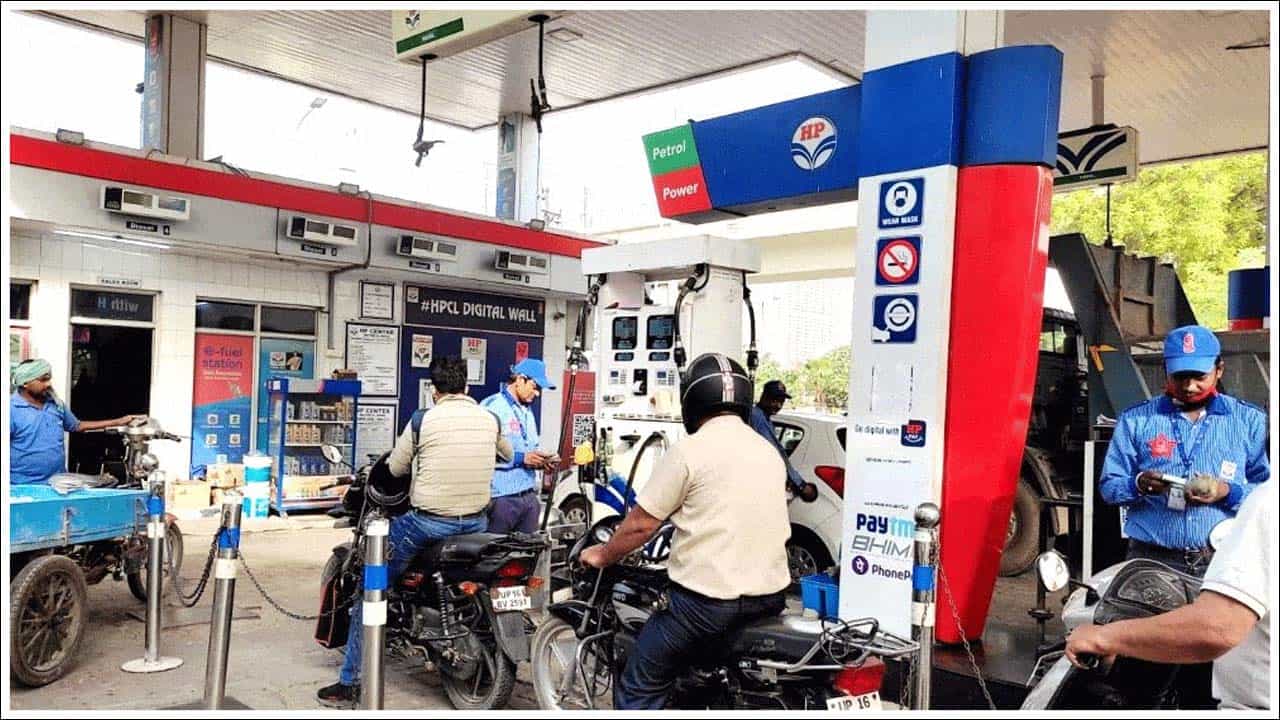 పెట్రోల్, డీజిల్ సాంద్రతను ఎలా తనిఖీ చేయాలి? ☛ శుభ్రమైన కంటైనర్‌లో ఇంధనాన్ని పోయాలి. ☛ పెట్రోల్-డీజిల్ నమూనాలో హైడ్రోమీటర్‌ను వేయండి. ☛ పెట్రోల్ సాంద్రత (Density) 730 నుండి 800 మధ్య ఉంటుంది. అటువంటి ఇంధనాన్ని స్వచ్ఛమైనదిగా పరిగణిస్తారు. ☛ డిస్నీటి సాంద్రత 730 కంటే తక్కువ, 800 కంటే ఎక్కువ ఉంటే, అటువంటి ఇంధనం కల్తీ కావచ్చు. ☛ డీజిల్ సాంద్రత 830 నుండి 900 మధ్య ఉంటుంది. 