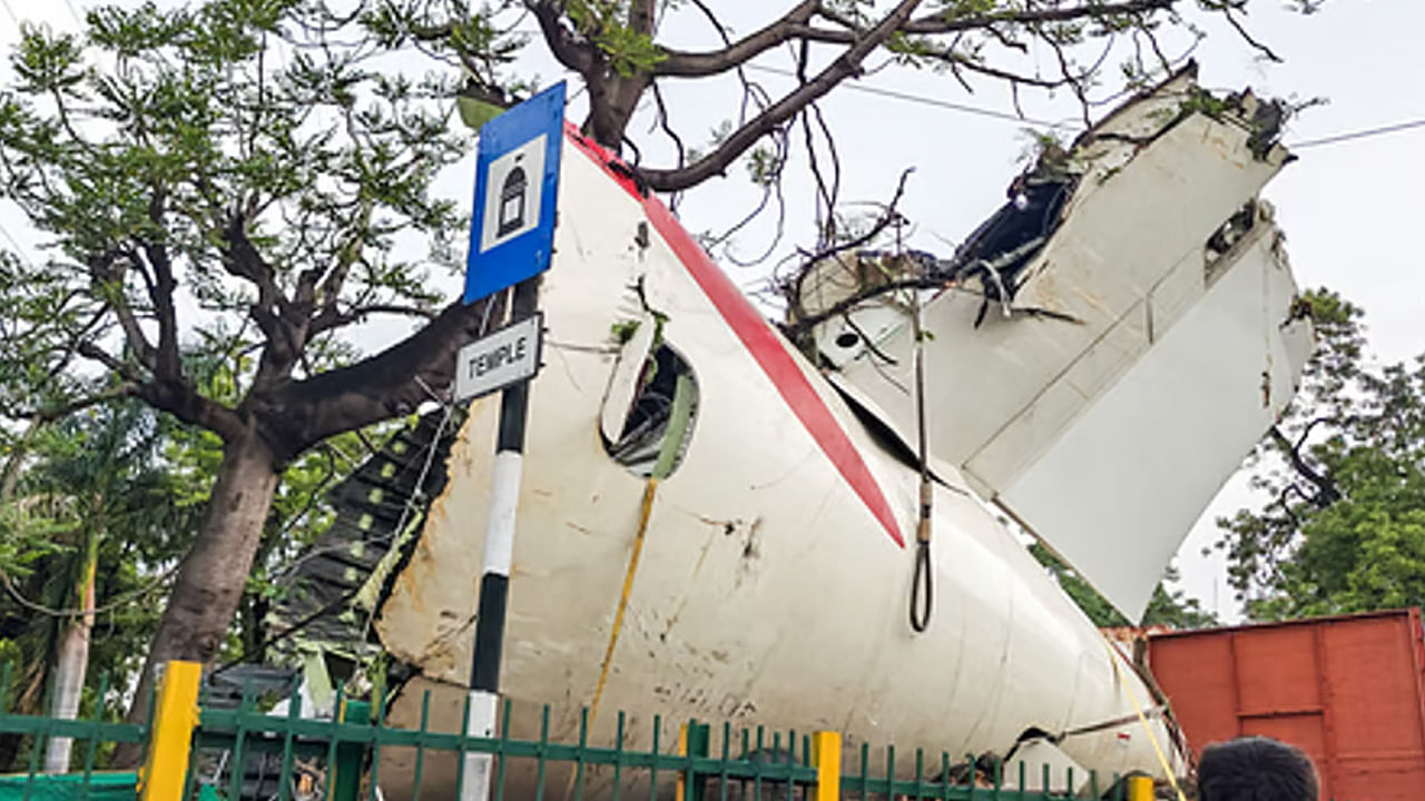 Air India crash: అహ్మదాబాద్ విమాన ప్రమాదంపై ప్రాథమిక రిపోర్ట్ విడుదలపై దుమారం