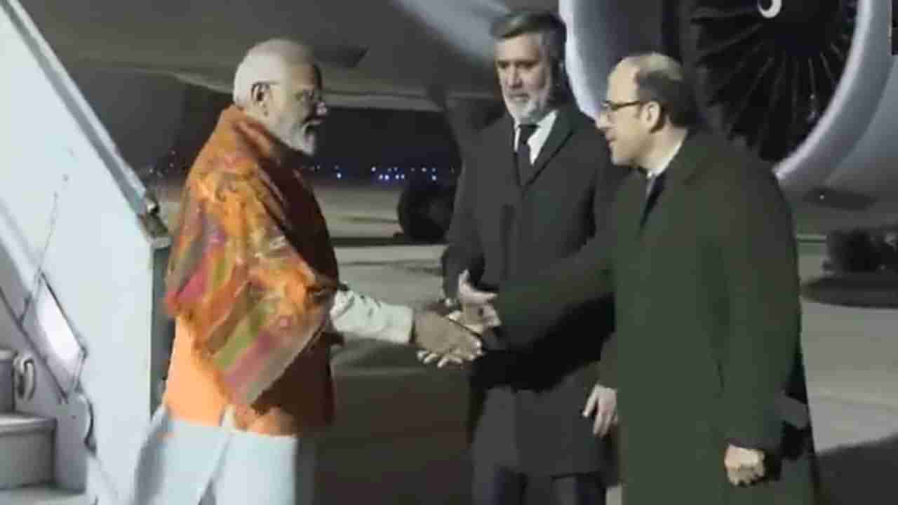 అర్జెంటీనాలో ప్రధాని మోదీకి ఘన స్వాగతం.. అప్యాయంగా ఆహ్వానించిన ప్రధాని జేవియర్ మిలై