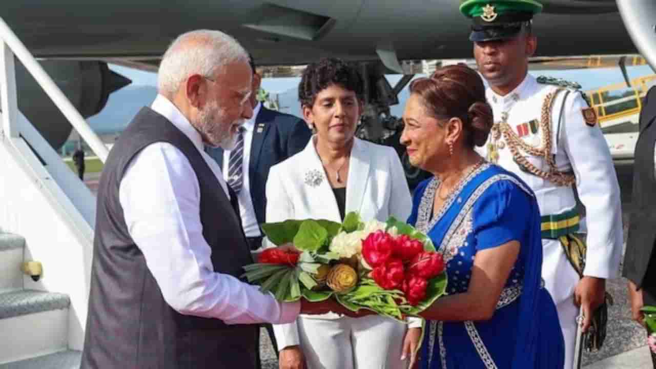 అద్వితీయ ఆహ్వానం.. ప్రధాని మోదీని స్వాగతించేందుకు తరలివచ్చిన పూర్తి కేబినెట్, ఎంపీలు!