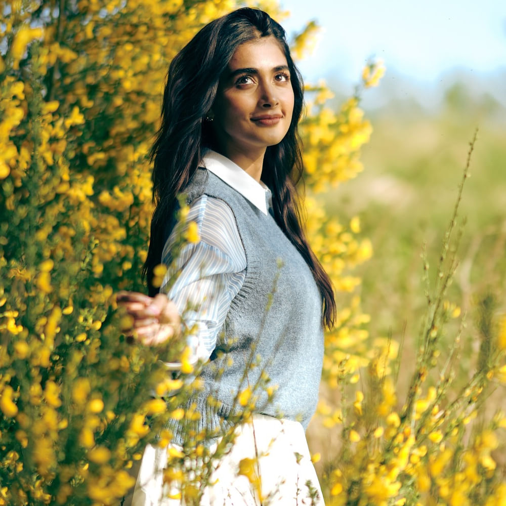 ఆల్రెడీ ఆ స్పేస్‌ను కవర్ చేసేందుకు భాగ్యశ్రీ బోర్సే, కయాదు లోహర్, మమితా బైజు లాంటి బ్యూటీస్ పోటీ పడుతున్నారు.యంగ్‌ జనరేషన్‌ బ్యూటీస్‌తో పోటికి సై అంటున్నారు జిగేల్‌ రాణి. 