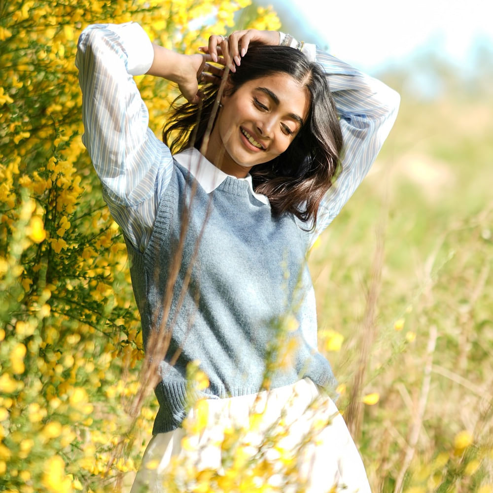 కొత్త అందాలతో పోటి పడి మరోసారి ఫామ్‌లోకి వచ్చేందుకు రెడీ అవుతున్నారు. మరి ఈ ట్రయల్స్‌ బుట్టబొమ్మ కెరీర్‌కు ఎంత వరకు హెల్ప్ అవుతాయో చూడాలి.
