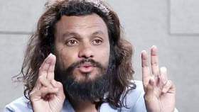 పోలీసుల అదుపులో ఫేమస్ యూట్యూబర్ పూల చొక్కా నవీన్.. ఏం జరిగిందంటే? పోలీసుల అదుపులో ఫేమస్ యూట్యూబర్ పూల చొక్కా నవీన్.. ఏం జరిగిందంటే?