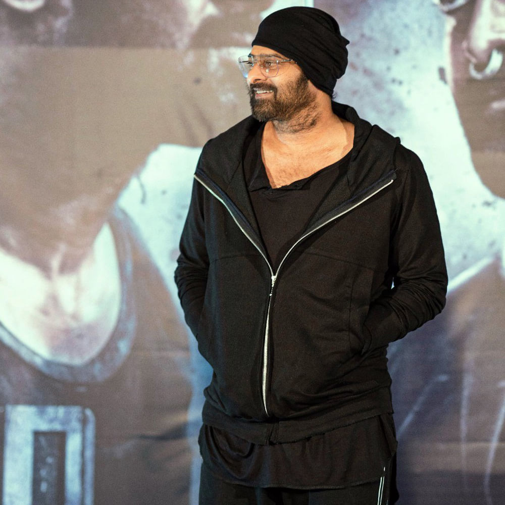 అందుకే కల్కి విడుదలయ్యాక.. ఒక్కసారి ఒక్క సినిమా మాత్రమే అని డిసైడ్ అయిపోయి కొన్నాళ్ళుగా హను రాఘవపూడి ప్రాజెక్ట్‌తో బిజీగా ఉన్నారు ప్రభాస్. ఒకే సినిమా చేయాలనుకున్నా.. ఫౌజీతో పాటే రాజా సాబ్‌కు కూడా ప్రభాస్ డేట్స్ చేయక తప్పట్లేదు.