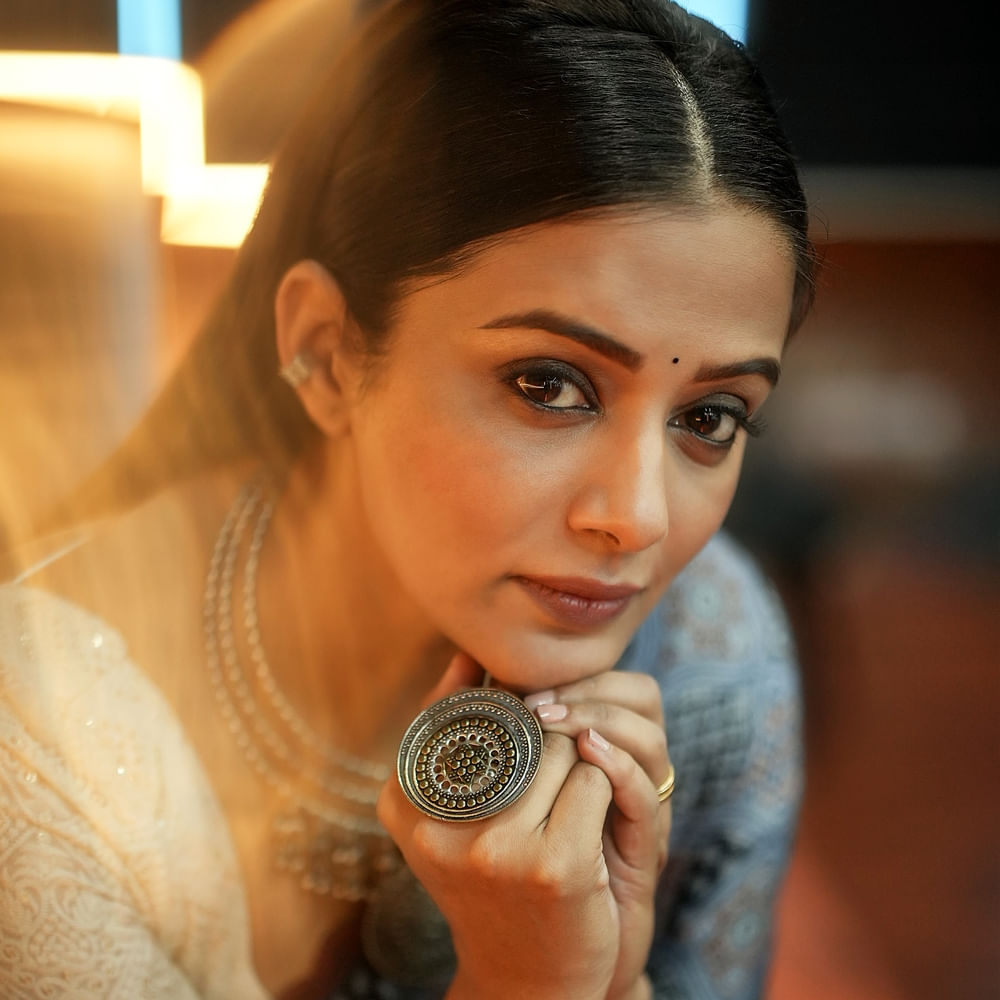 అయితే కొన్నాళ్లు తెలుగులో బిజీ హీరోయిన్ గా మారిన ప్రియమణి 2013లో వచ్చిన చెన్నై ఎక్స్ ప్రెస్ చిత్రంలో కనిపించింది. ఇందులో షారుఖ్ ఖాన్ తో కలిసి 1234 అనే స్పెషల్ సాంగ్ తో ఇరగదీసింది. అప్పట్లో ఈ సాంగ్ సెన్సేషన్ అయ్యింది. ఆ తర్వాత ది ఫ్యామిలీ మ్యాన్, ఆర్టికల్ 370 వంటి పాన్ ఇండియా ప్రాజెక్టులతో ఇండస్ట్రీలో సంచలనం సృష్టించింది.