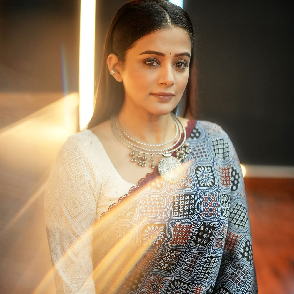 18 ఏళ్ల వయసులోనే నటిగా సినీప్రయాణాన్ని స్టార్ట్ చేసింది. 2003లో ఎవరే అతగాడు సినిమాతో సినీరంగంలోకి అడుగుపెట్టింది. ఆ తర్వాత 2007లో తమిళ చిత్రం పరుత్తివీరన్‌లో ఉత్తమ నటిగా జాతీయ అవార్డును గెలుచుకుంది. ఇక మణిరత్నం దర్శకత్వం వహించిన రావణ్ సినిమాతో బాలీవుడ్ ఇండస్ట్రీలోకి ఎంట్రీ ఇచ్చింది. కానీ ఈ సినిమా అంతగా విజయం సాధించలేదు.