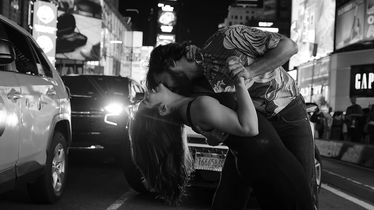 ఇక మౌనరాగం, జానకి కలగనలేదు సీరియల్ తో మంచి గుర్తింపు తెచ్చుకున్న ఈ నటి,  చెల్తే చల్తే అనే సినిమా ద్వారా హీరోయిన్‌గా వెండితెరకు పరిచయమైంది. కానీ ఈ అమ్మడుకు అంతగా ఫేమ్ రాలేదనే చెప్పాలి. కానీ సీరియల్స్ ద్వారా స్టార్ హీరోయిన్స్ రేంజ్‌లో పాపులారిటీ సొంతం చేసుకుంది.