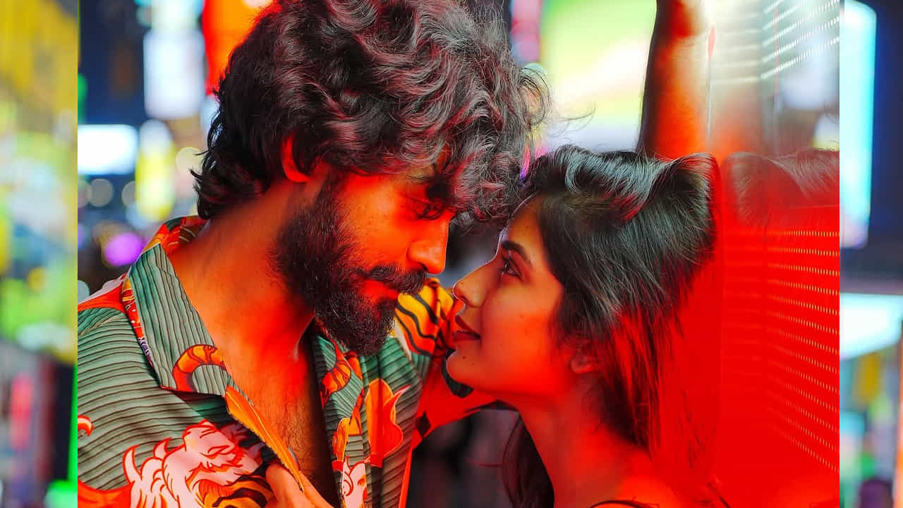 అందాల ముద్దుగుమ్మ ప్రియాంక జైన్ గురించి ఎంత చెప్పినా తక్కువే. ఎప్పుడూ సోషల్ మీడియాలో ఫుల్ యాక్టివ్ గా ఉండే ఈ ఈ బ్యూటీ ,ఎప్పటికప్పుడు తన గ్లామర్ ఫొటోలతో కుర్రకారును మాయ చేస్తుంటుంది. అంతే కాకుండా తన లవర్తో ఎంజయ్ చేస్తన్న ఫొటోస్ కూడా నెట్టింట్లో షేర్ చేస్తుంటుంది.