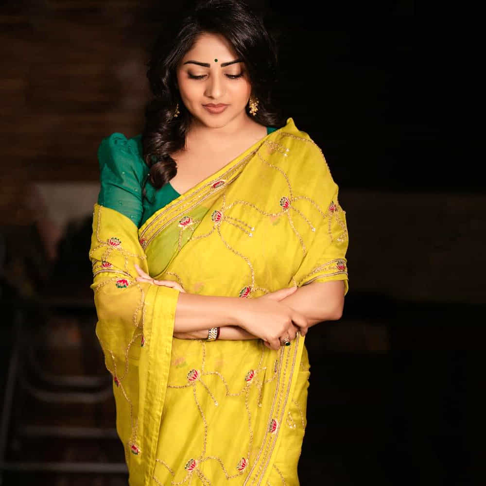 ఓ ఇంటర్వ్యూలో ఆమె మాట్లాడుతూ.. తన తల్లిదండ్రుల పాదాలను పట్టుకుని క్షమాపణలు చెప్పినట్లు రచిత తెలిపింది. నటిగా నిన్ను ఒప్పుకుంటాం కానీ మా కూతురిగా మాత్రం ఒప్పుకోము అని తన తల్లి తనతో చెప్పిందని ఆమె ఎమోషనల్ అయ్యింది.