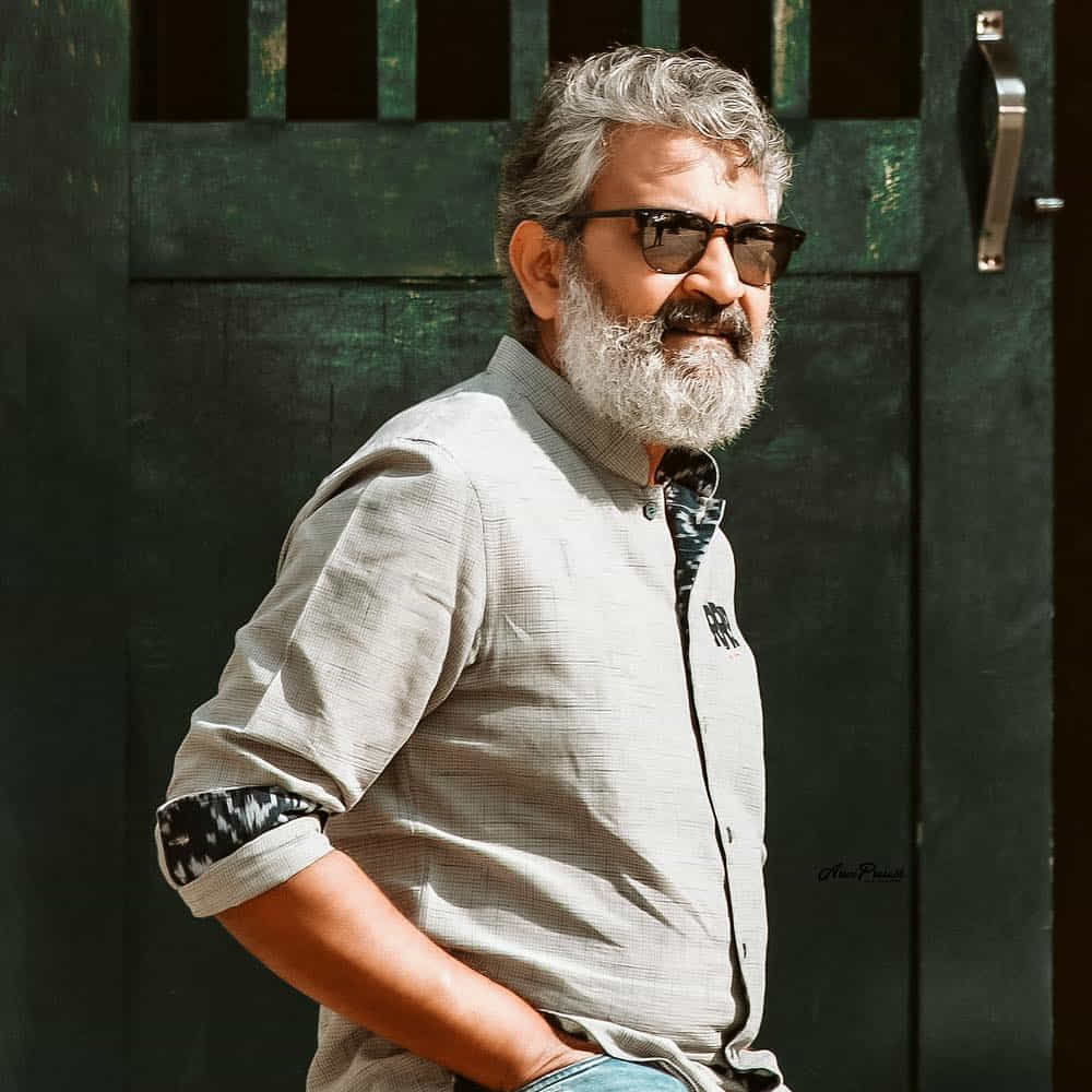 తన కెరీర్లోనే కాదు... తెలుగు సినిమా హిస్టరీలో అతి పెద్ద ప్రయోగం కాబట్టి ఆ సినిమా తన బెస్ట్ అంటున్నారు జక్కన్న. అంతేకాదు, ప్రజెంట్ రాజమౌళి తెరకెక్కిస్తున్న విజువల్స్ వండర్స్కు ఇన్స్పిరేషన్ కూడా ఈగ మేకింగ్ ద్వారానే వచ్చింది. అందుకే ఆ సినిమా బెస్ట్ అంటూ ఓపెన్ అయ్యారు.