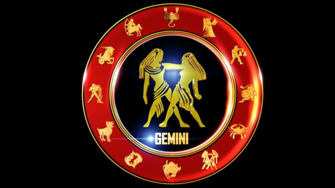 మిథున రాశి: మూడు రాజయోగాల వల్ల మిథున రాశి వారికి  ఆర్థికంగా బాగుంటుంది. అవివాహితులకు వివాహ ప్రతిపాదనలు వచ్చే అవకాశం ఉంది. అలాగే ఎవరైతే  కొత్త వ్యాపారం ప్రారంభించాలి అనుకుంటారో వారికి ఇది అనువైన సమయం.  మీరు ప్రతి రంగంలోనూ అపారమైన విజయాన్ని పొందవచ్చు. నిరుద్యోగులకు ఉద్యోగ అవకాశాలు లభించడమే కాకుండా, ఉద్యోగులకు పదోన్నతితో పాటు జీతం కూడా పెరగే ఛాన్స్ ఉన్నదంట. సమాజంలో గౌరవం పెరుగుతుంది.