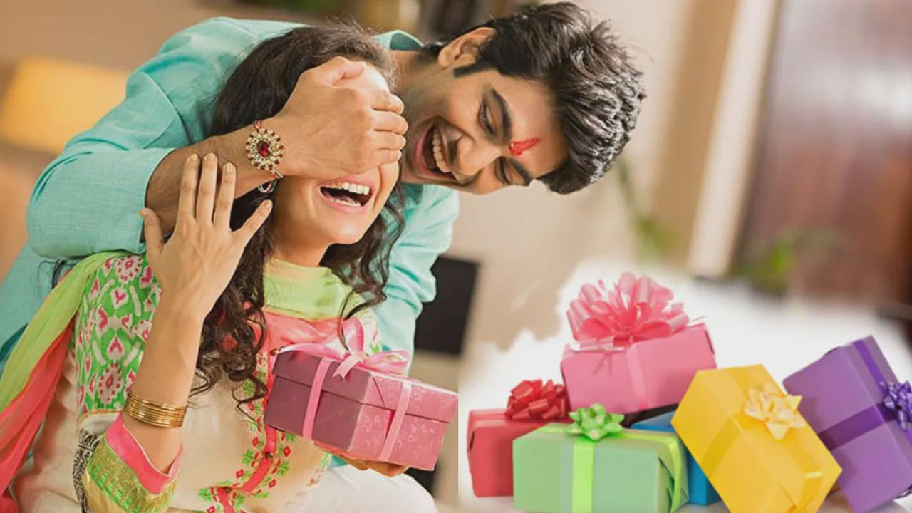 Rakhi Festival: రాఖీ కట్టిన మీ సోదరికి ఈ వస్తువులను గిఫ్ట్ గా ఇచ్చారో.. మీ బంధంలో బీటలు గ్యారెంటీ..