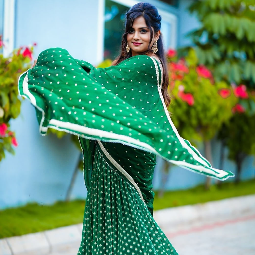 ఇటీవలే ఈ సీరియల్ కు శుభం కార్డ్ పడిన సంగతి తెలిసిందే. వసుధార పాత్రతో తెలుగు ప్రేక్షకులకు దగ్గరైన రక్షా గౌడ.. ఆ సీరియల్లో పంజాబీ డ్రెస్సులు, చీరకట్టులో ఎంతో పద్దతిగా కనిపించింది. 