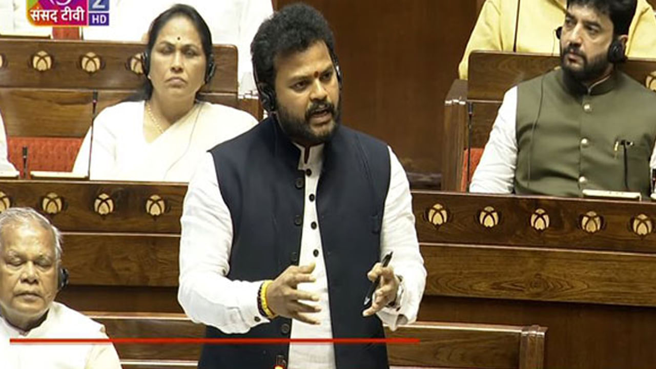 సొంత అభిప్రాయాలు సరికాదు.. విమాన ప్రమాదంపై పార్లమెంట్లో కేంద్ర మంత్రి కీలక ప్రకటన!