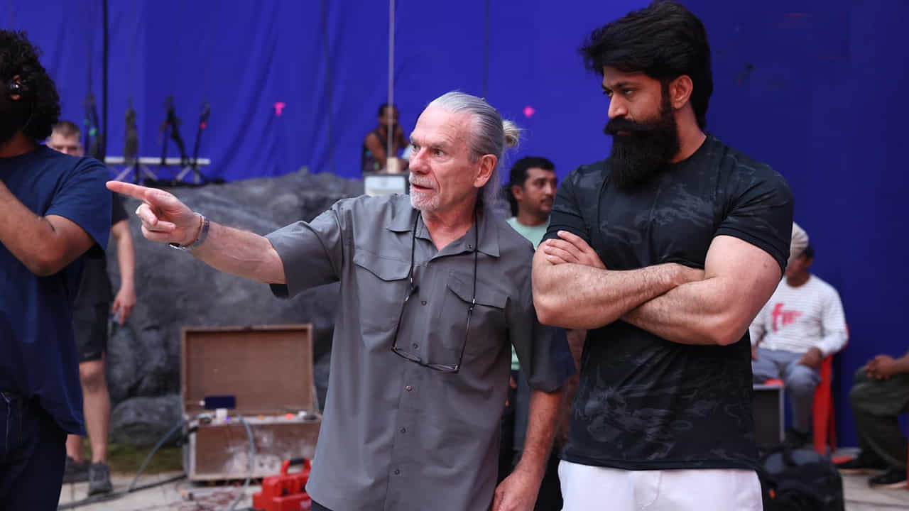 అటు రామాయణం, ఇటు శ్రీమద్‌భాగవతం సిన్మాలతో వెండితెరపై ఇతిహాస దృశ్యం ఆవిష్కృతం కాబోతోంది. దశాబ్దాల క్రితమే మహాభారత్‌ని ప్రేక్షకులు భక్తి తన్వయత్మంతో వీక్షించేవారు. తరాలు మారినా రామాయణ, మహాభారత గాథలు ఎప్పటికీ జనరంజకమే.