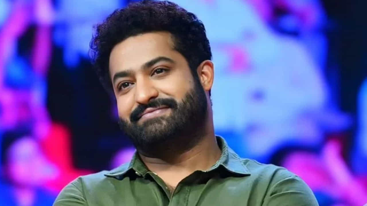 మాటల మాంత్రికుడు త్రివిక్రమ్ దర్శకత్వంలో తారక్ మరో సినిమా చేయనున్నట్లు ముందు నుంచి టాక్ వినిపిస్తుంది. వీరిద్దరి కాంబోలో రాబోయే ప్రాజెక్ట్ పై ఇటీవలే నిర్మాత నాగవంశీ ఆసక్తికర హింట్ ఇచ్చిన సంగతి తెలిసింది. ఈ సినిమా సుబ్రహ్మణ్య స్వామి చుట్టూ ఉంటుందని సమాచారం. 