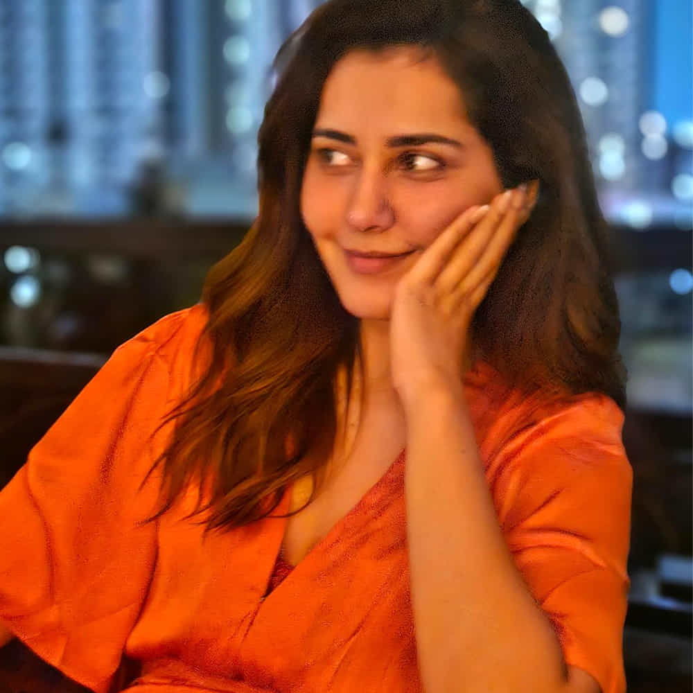 కానీ ఈ అమ్మడు అంతగా అవకాశాలు రావడం లేదు. దాంతో ఇటీవలే బాలీవుడ్ లో ఓ వెబ్ సిరీస్ చేసింది. దాంతో ఇప్పుడు బాలీవుడ్ పైనే ఈ చిన్నది ఫోకస్ పెడుతుంది. దాంతో రాశీ ఖన్నా టాలీవుడ్ కు దూరం అవుతుంది అని అంటున్నారు కొందరు అభిమానులు. కానీ ఈ అమ్మడు అవకాశం వస్తే ఏ బాషలోనైనా నటించి మెప్పిస్తాను అంటుంది.