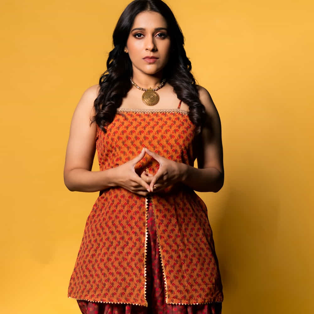 నితిన్ హీరోగా నటించిన జయం సినిమాలో ముందుగా రష్మీని హీరోయిన్ గా అనుకున్నారట.. కానీ ఆమెను తప్పించి సదా ను హీరోయిన్ గా తీసుకున్నారట. ఇదిలా ఉంటే ఓ స్టార్ హీరో సినిమా ఛాన్స్ ను రెండు సార్లు మిస్ అయ్యిందట రష్మీ. ఇంతకూ ఆ హీరో ఎవరో ఎవరో తెలుసా.. ఆయన తమిళ్ హీరో విజయ్ ఆంటోని.