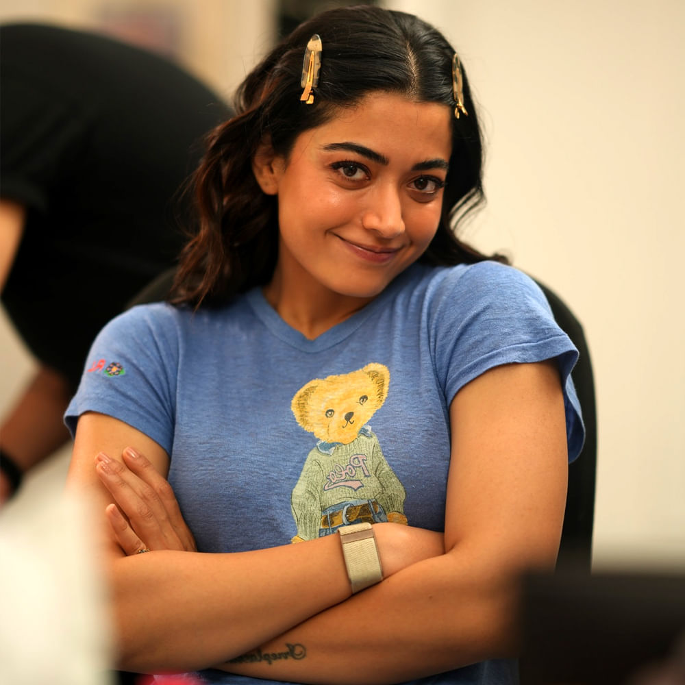 మా అమ్మకు నేను రెండింతలు కష్టపడి పని చేస్తా అని చెప్పేదాన్ని.. నేను ఎప్పుడూ మీకు కొత్తదనాన్ని.. భిన్నమైనదాన్ని.. ఆసక్తికరమైన దాన్ని ఇవ్వడానికి ప్రయత్నిస్తాను.. నా సినిమాలు కూడా అలా ఉండేలా సెలక్ట్ చేసుకుంటాను అంటూ చెప్పుకొచ్చింది రష్మిక. ఈ కామెంట్స్ ఇప్పుడు వైరల్ అవుతున్నాయి. 